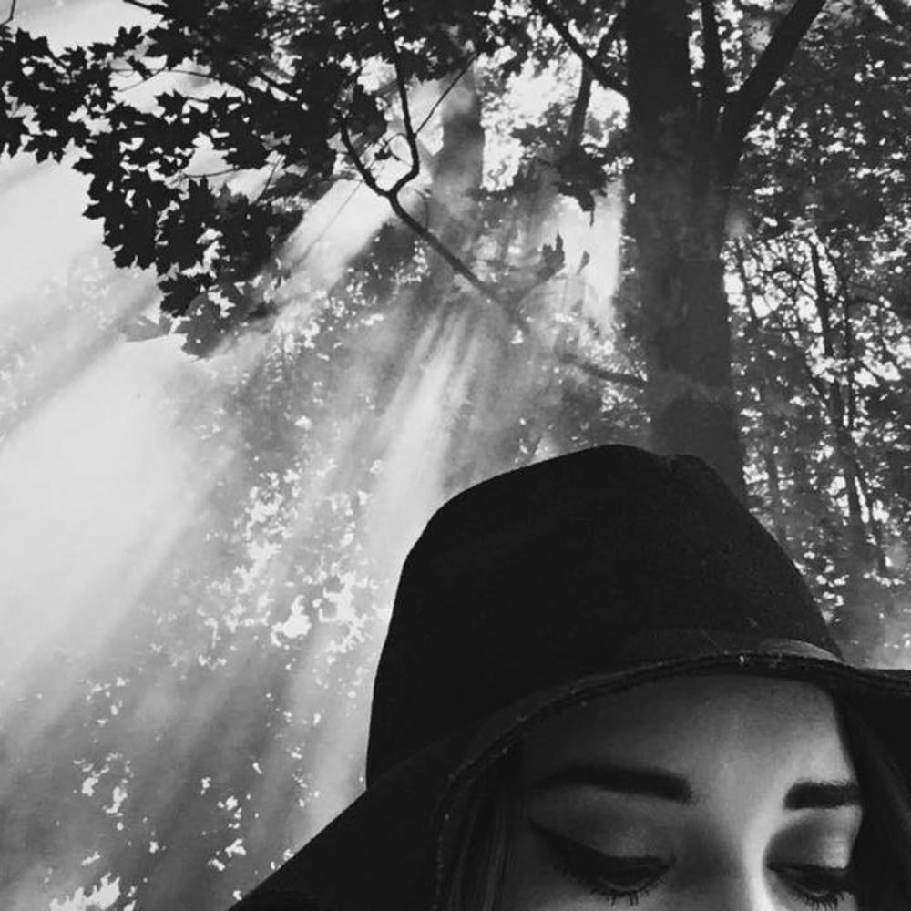 Meet your Posher, Cayt